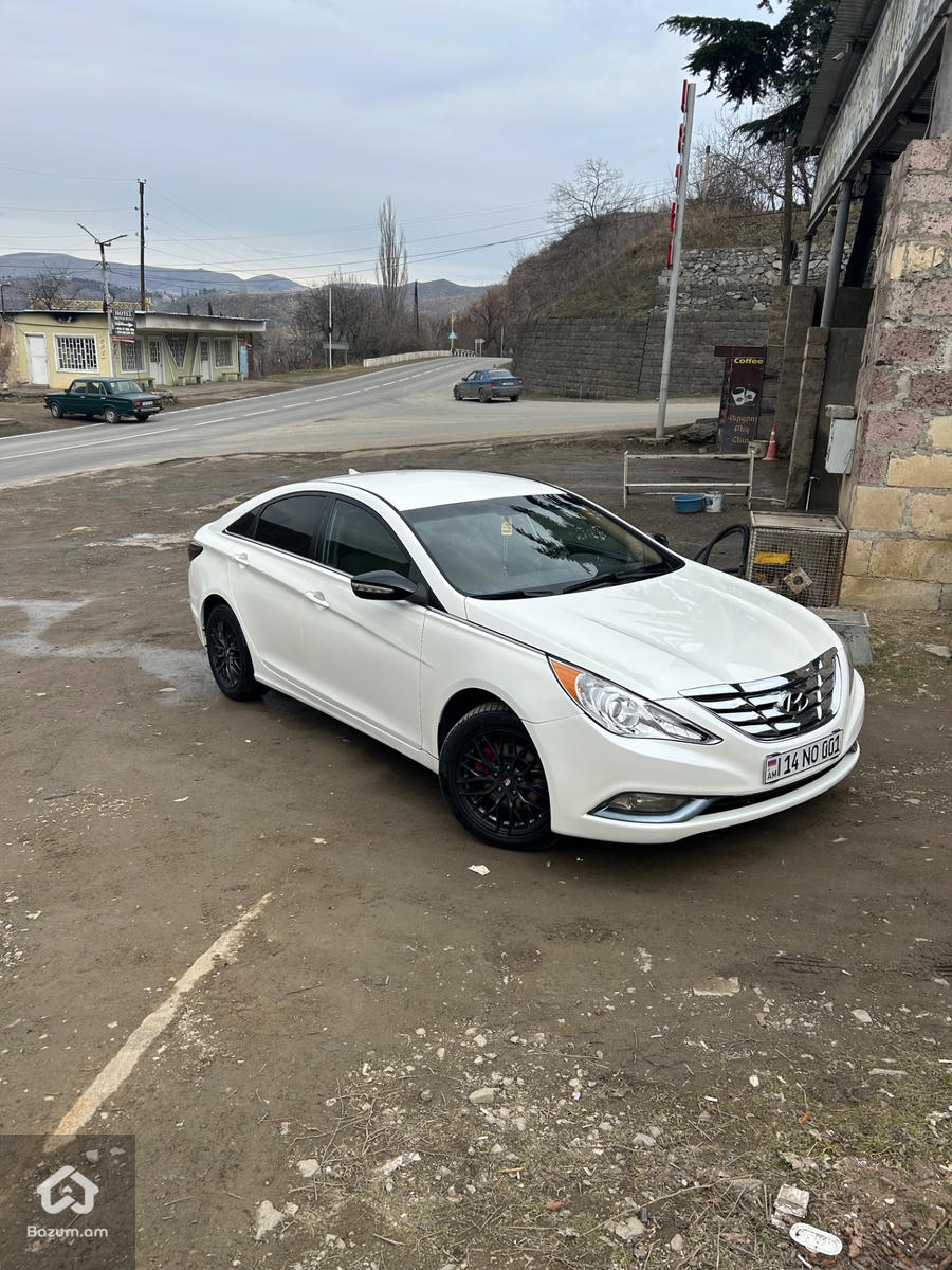 Hyundai Sonata - image 7