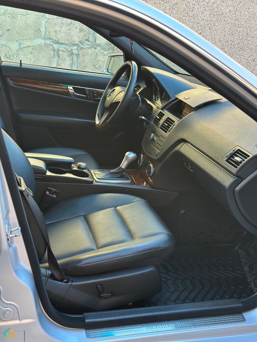 Mercedes benz c300 - image 20