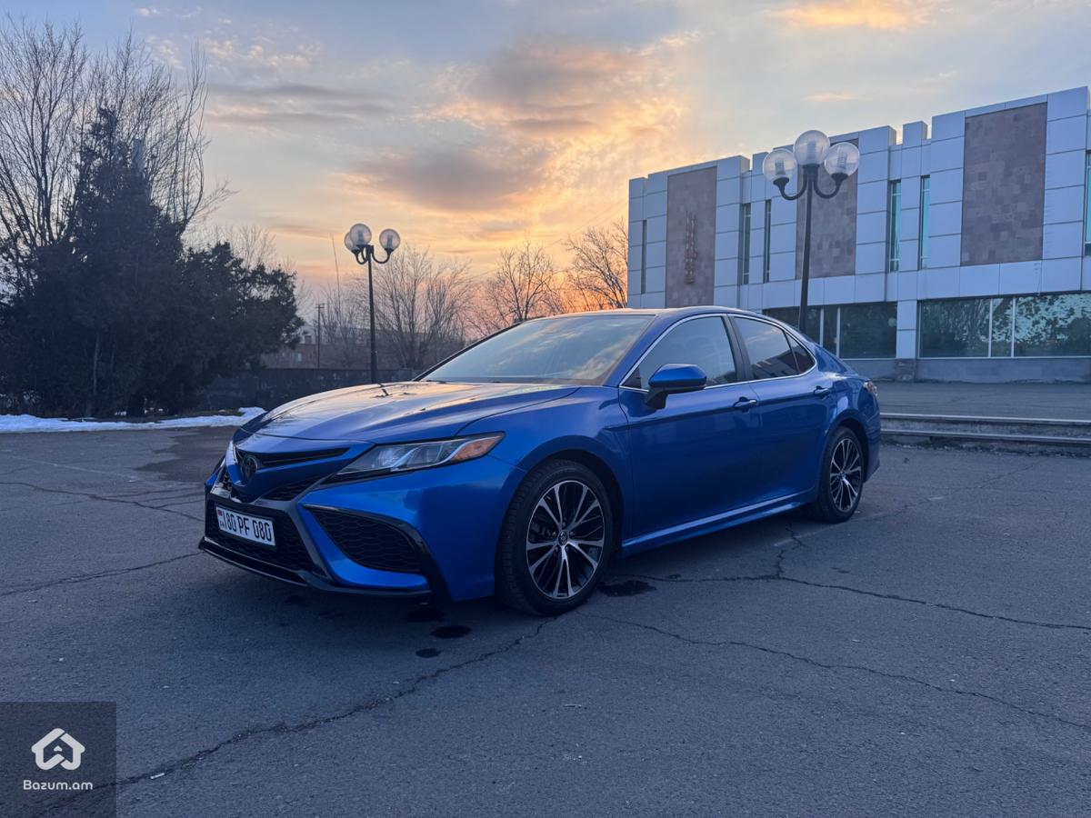 Toyota Camry - image 7