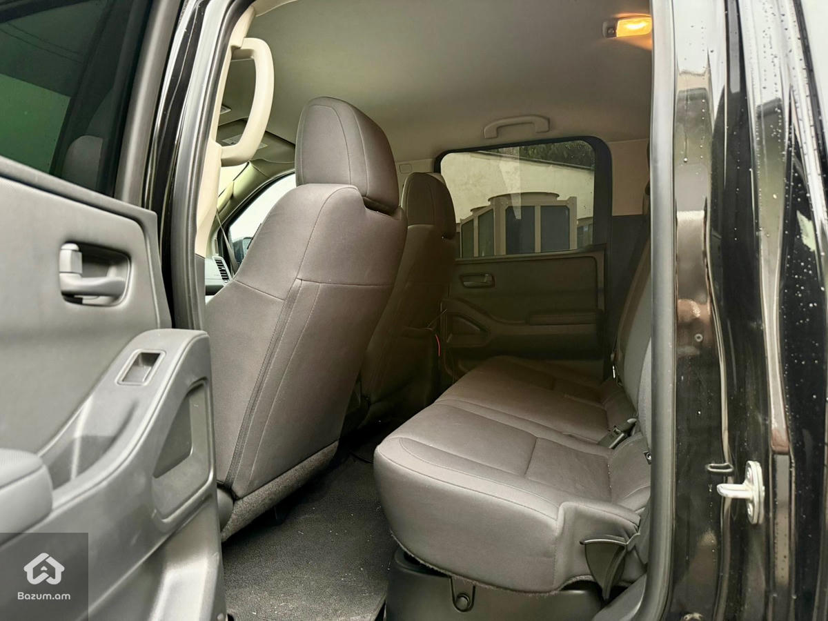 Nissan Frontier - image 8