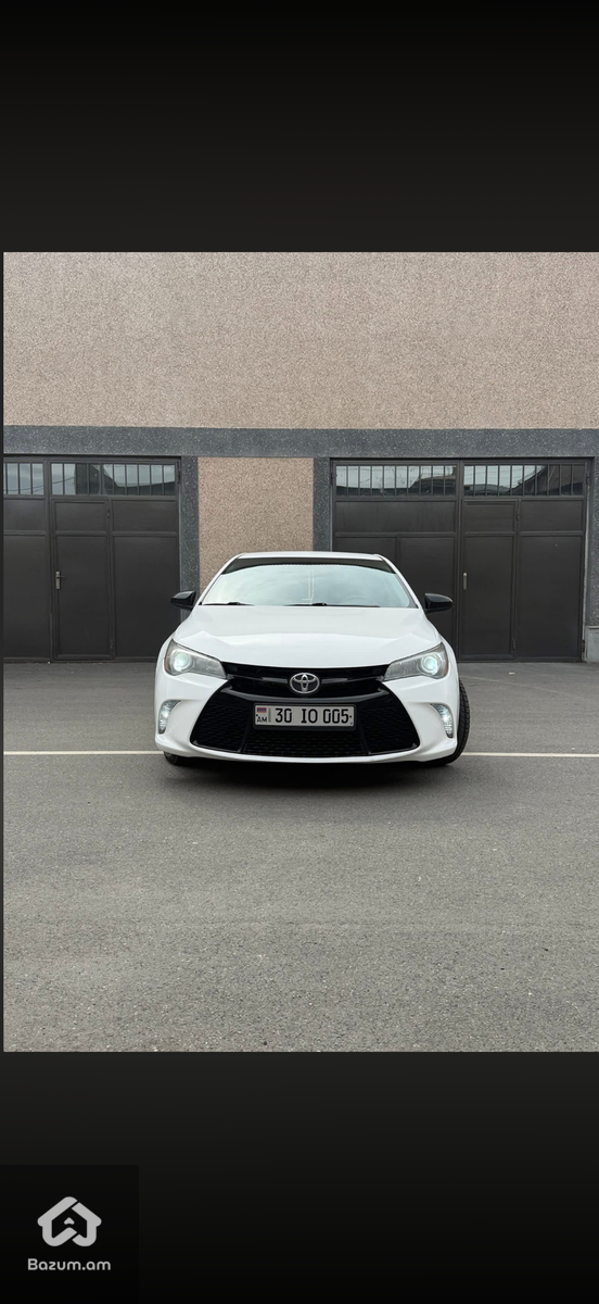 Toyota Camry - image 2