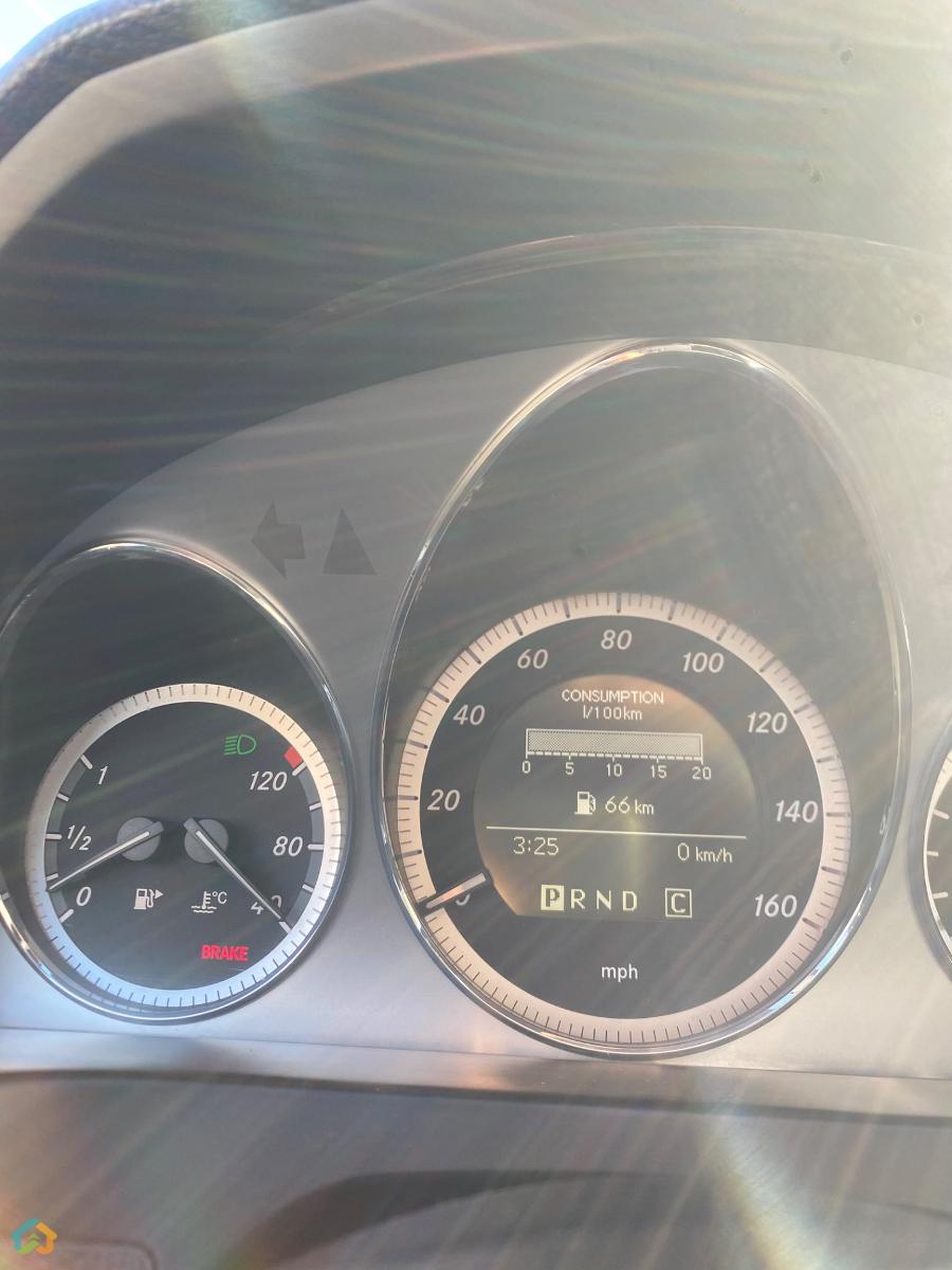 Mercedes Benz C300 - image 11