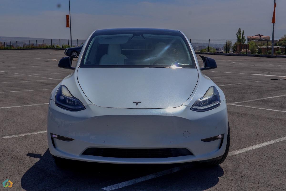 Tesla Model Y Long Range dual motor (4x4) - image 1