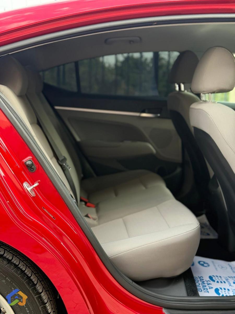 Hyundai Elantra Sel - image 10