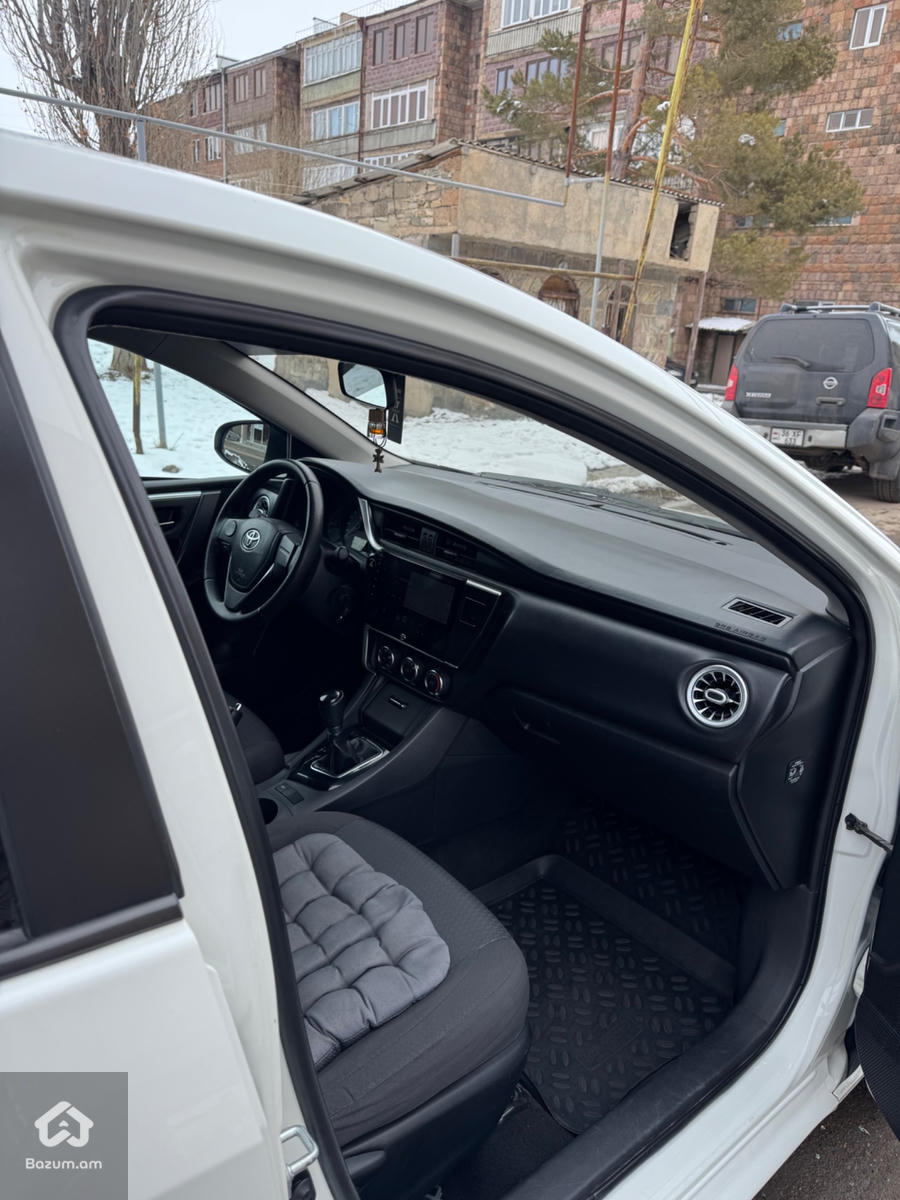 TOYOTA COROLLA - image 8