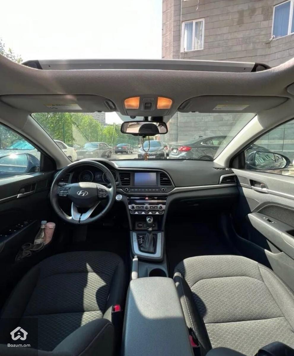 Elantra Value Edition - image 3