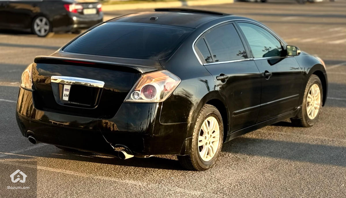 Nissan Altima  - image 5
