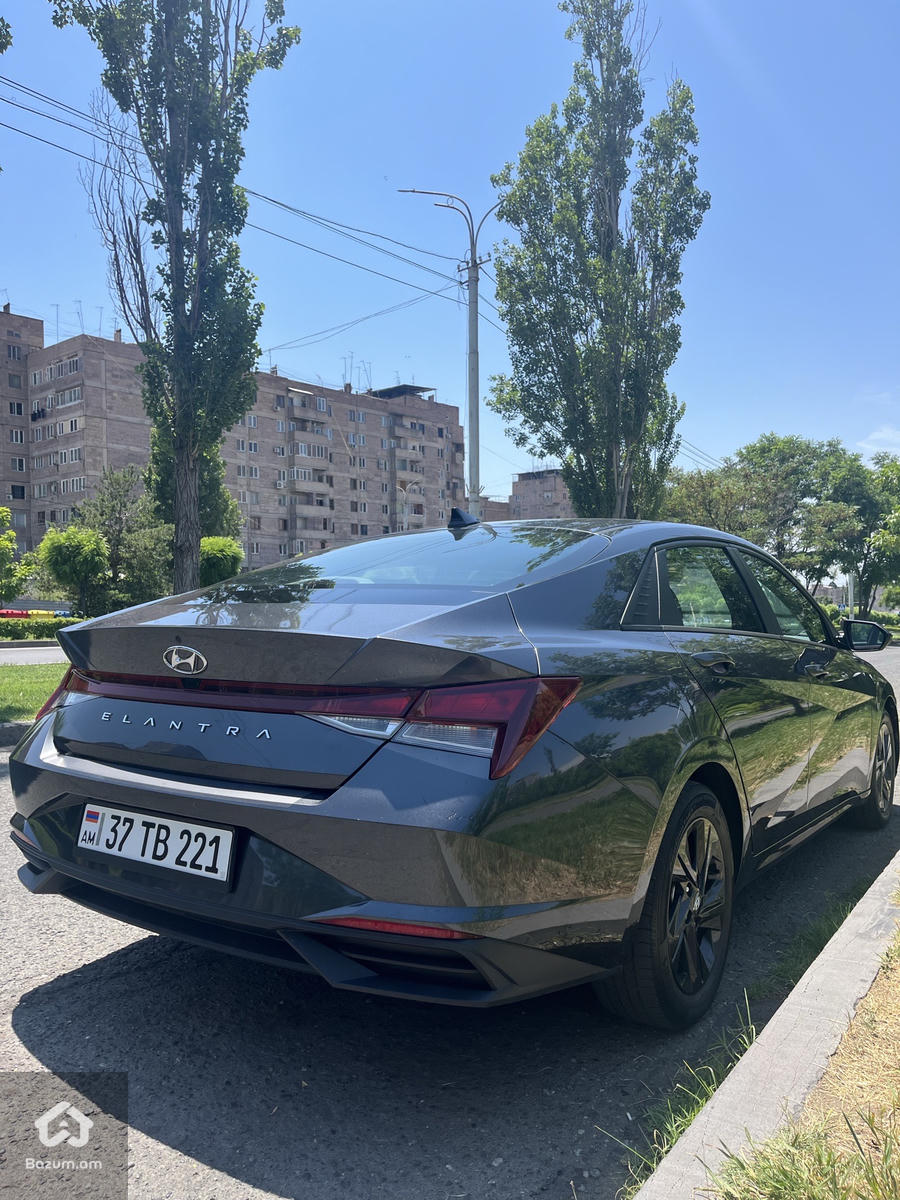 Hyundai Elantra 2022 SEL - image 8