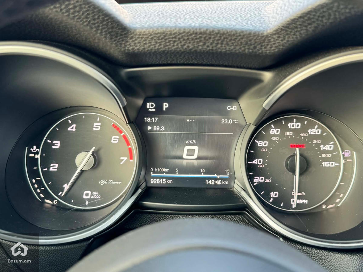 Alfa Romeo Stelvio - image 11
