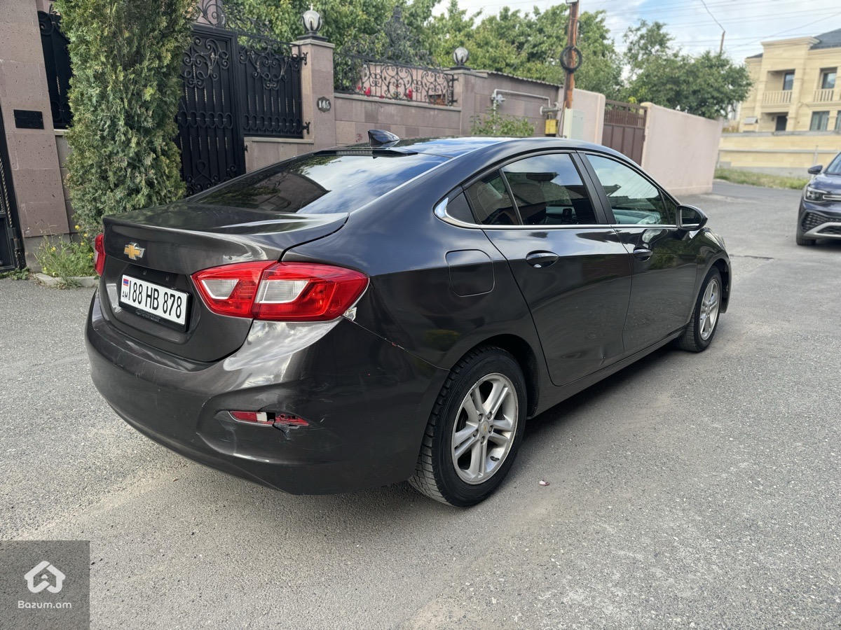 Chevrolet Cruze - image 3