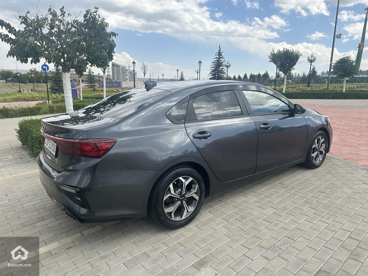 Kia Forte - image 6