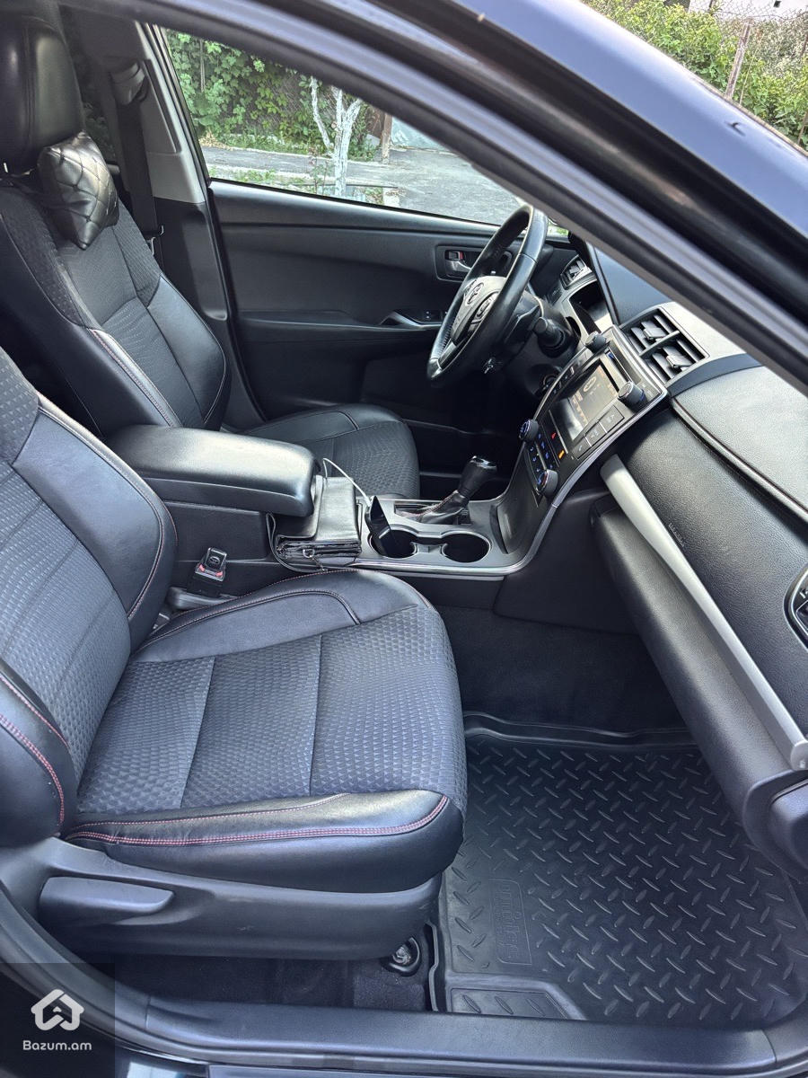 Toyota Camry - image 13