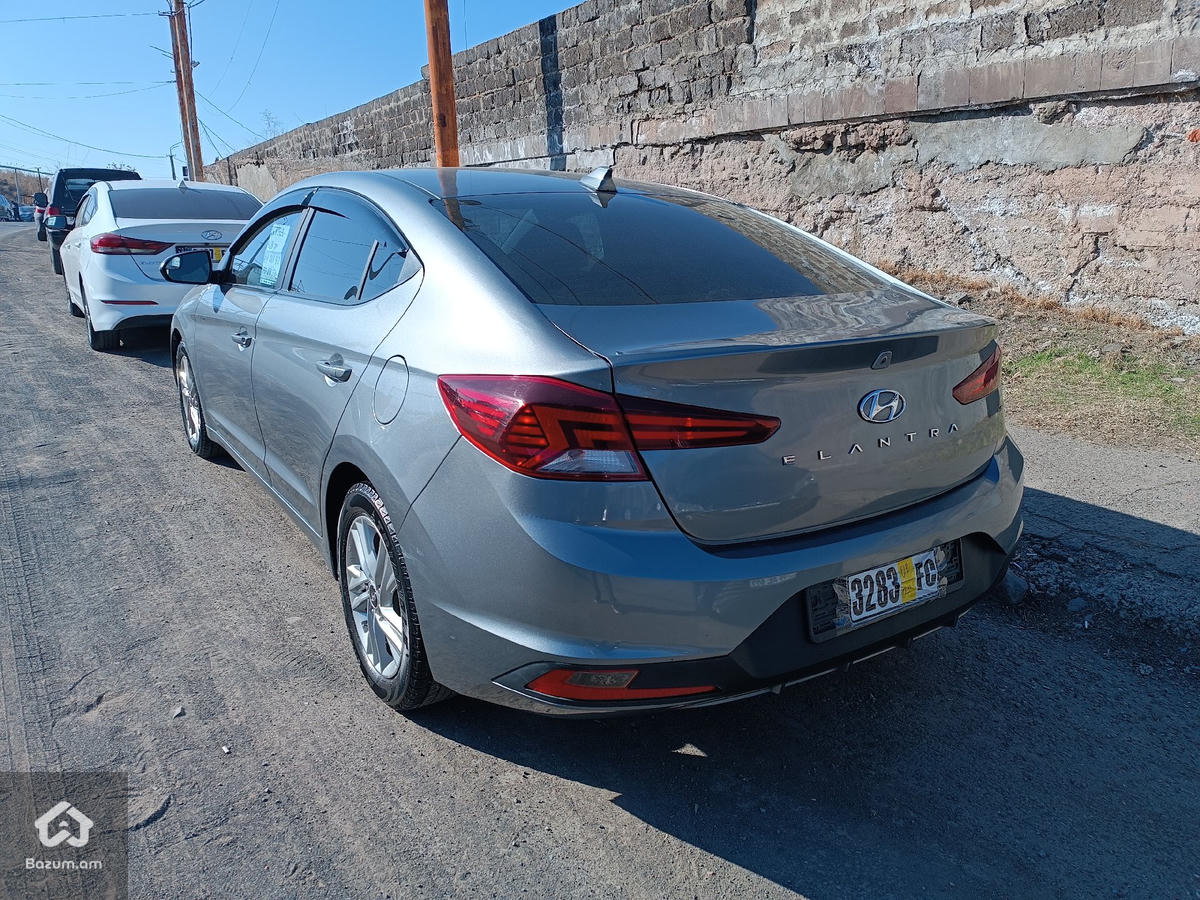 HYUNDAI ELANTRA  - image 2