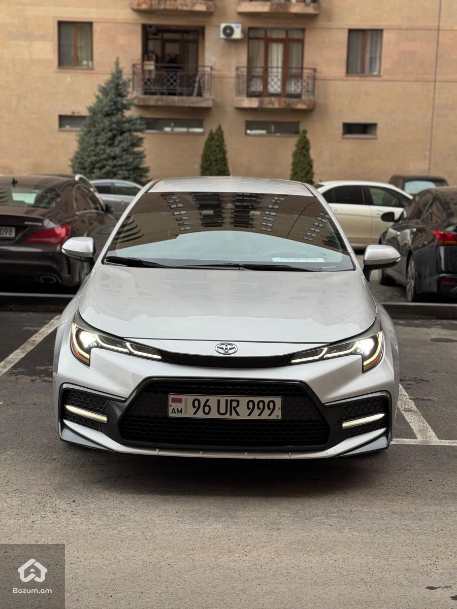 Toyota Corolla SE - image 2