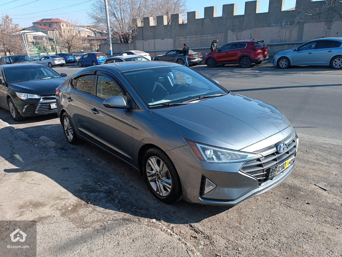HYUNDAI ELANTRA  - image 4