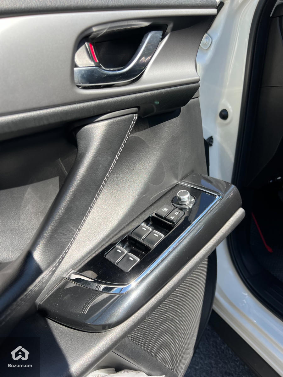 Mazda - image 7