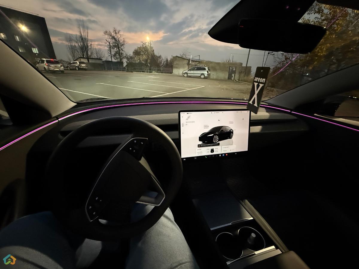 Tesla Model 3 - image 4