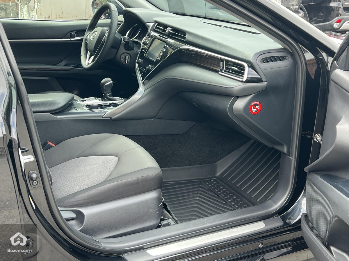 Toyota Camry 2018 Japan - image 5