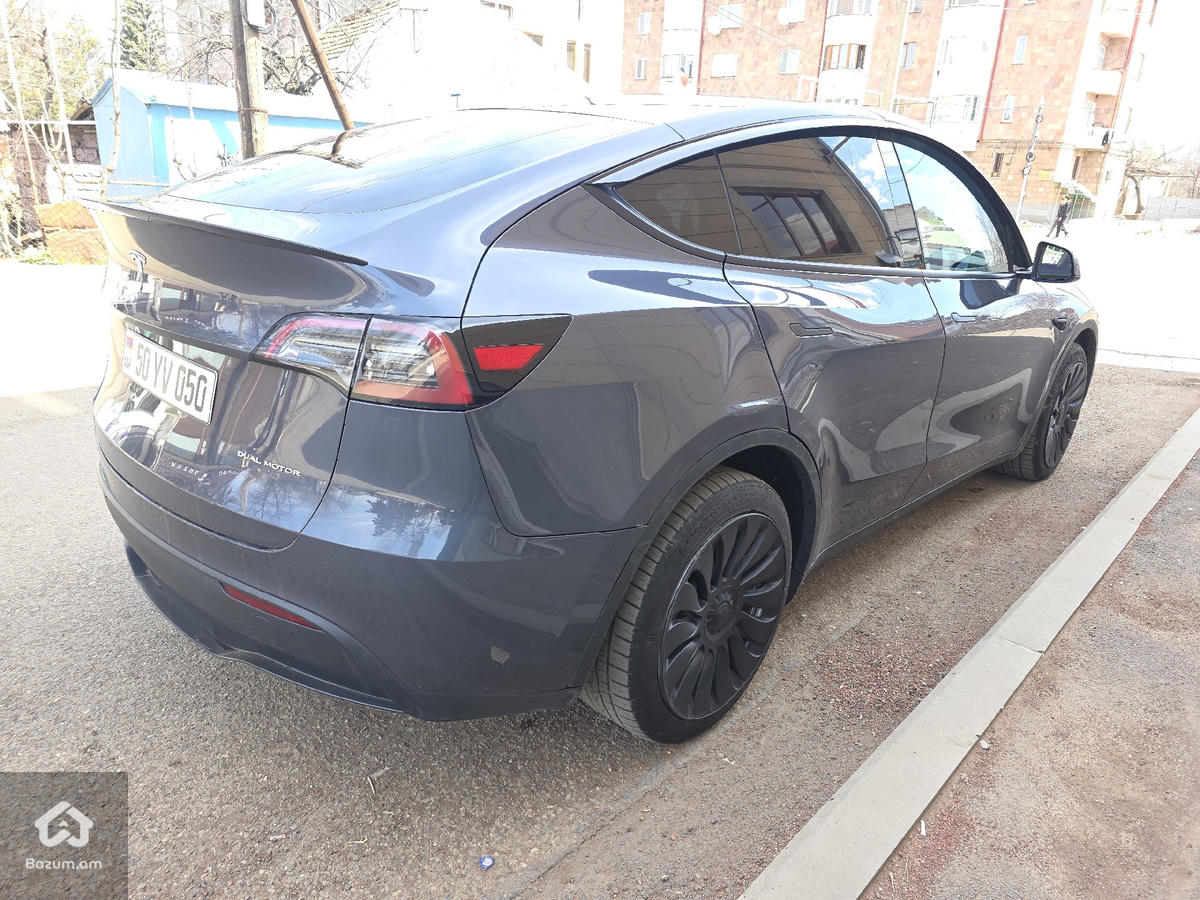 Tesla Model Y 2023 Dual Motor - image 9