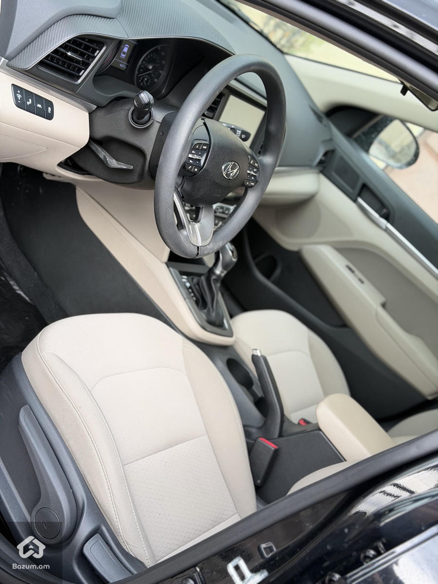 Hyundai Elantra Sel - image 8