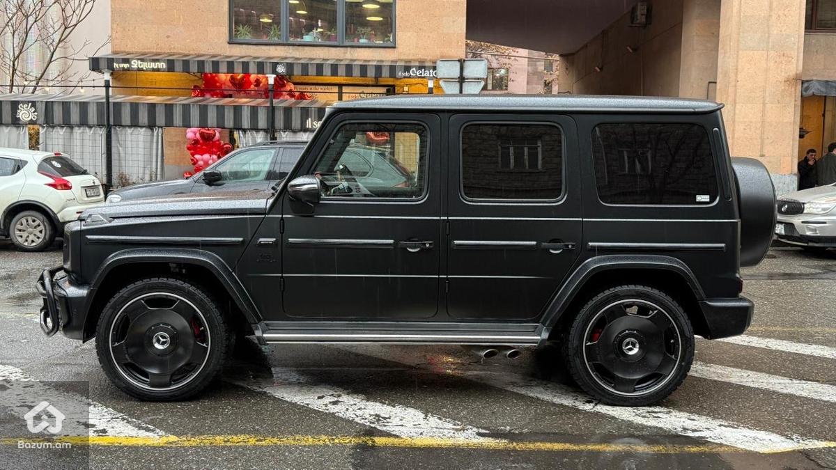 Mercedes Benz  - image 9