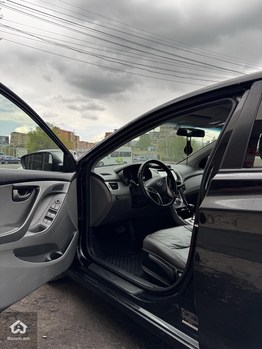 Hyundai Elantra 2011 - image 4