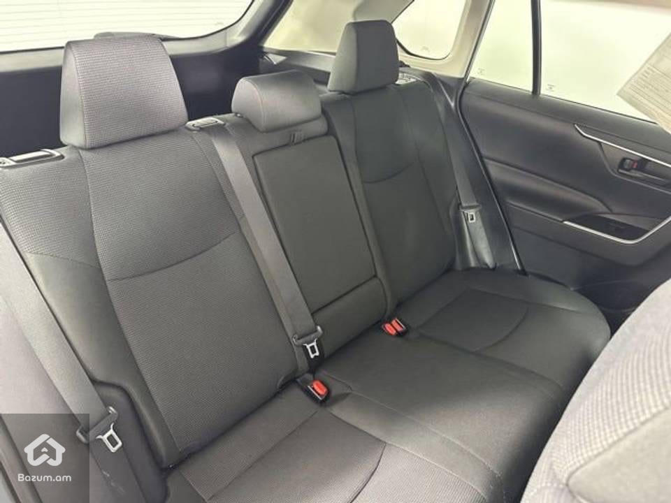 TOYOTA RAV4 - image 5