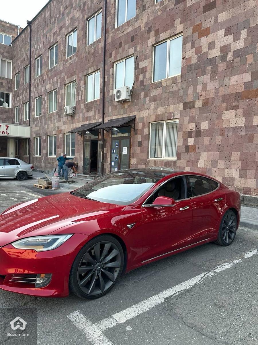 Tesla Model S 75D - image 2