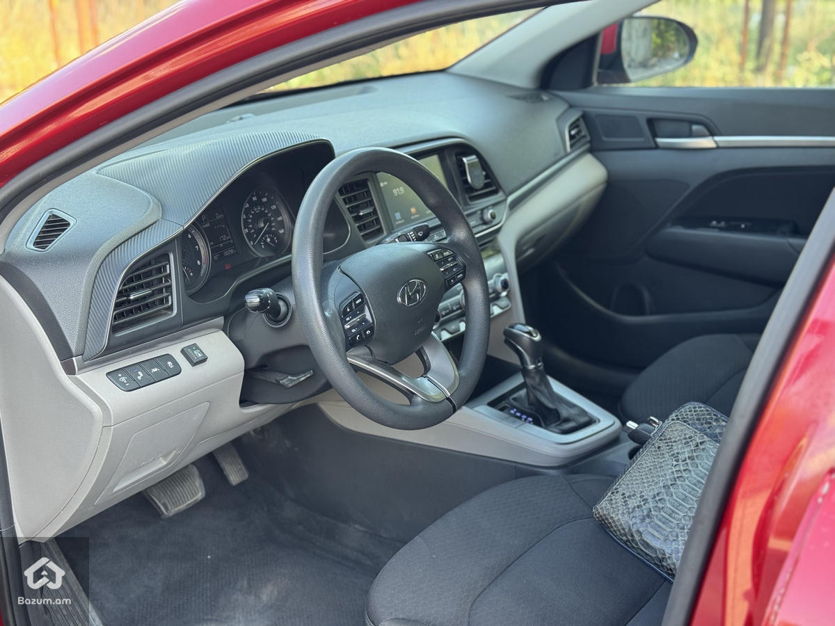 HYUNDAI ELANTRA - image 11