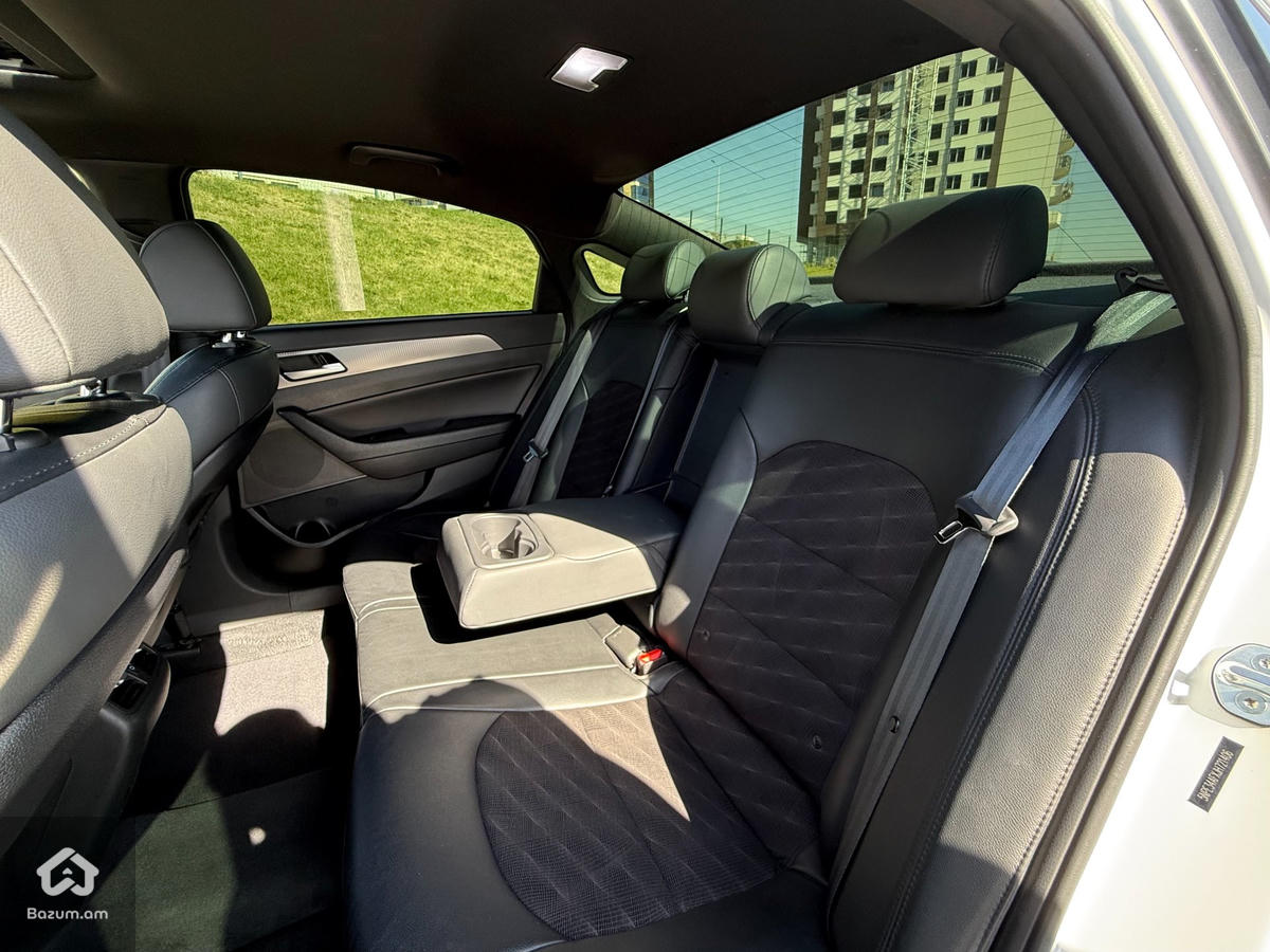 Hyundai Sonata 2.4 Sport - image 11