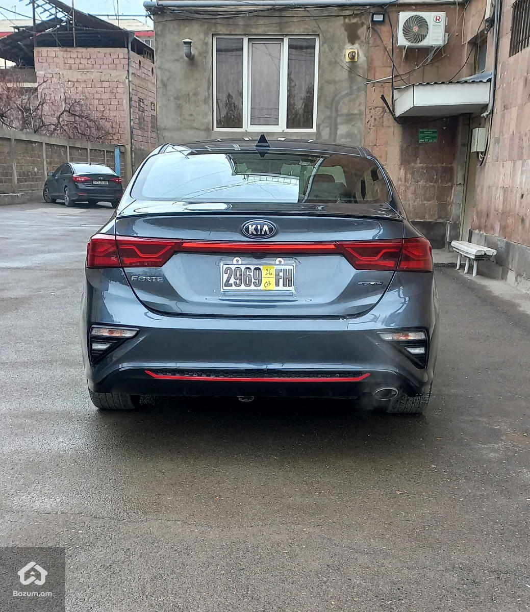 Kia Forte GT Line - image 7