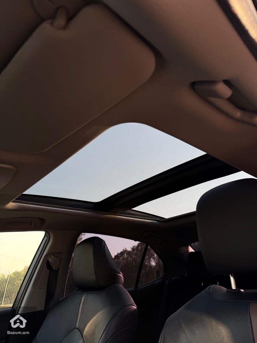 Toyota Camry - image 4