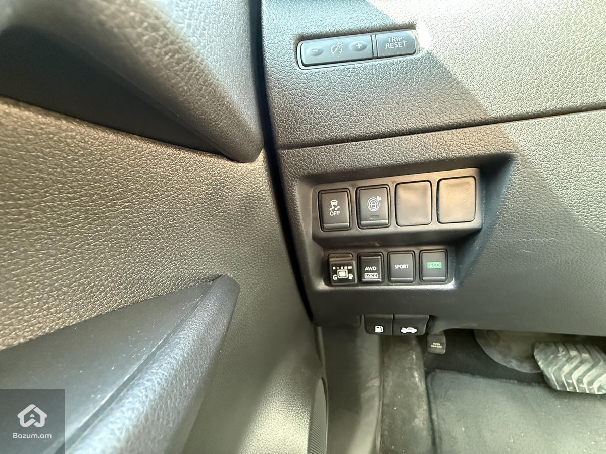 Nissan Rogue  - image 5