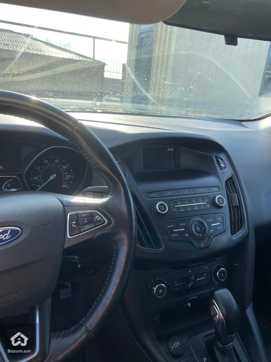 Ford Focus 2018 SE  2.0 - image 8