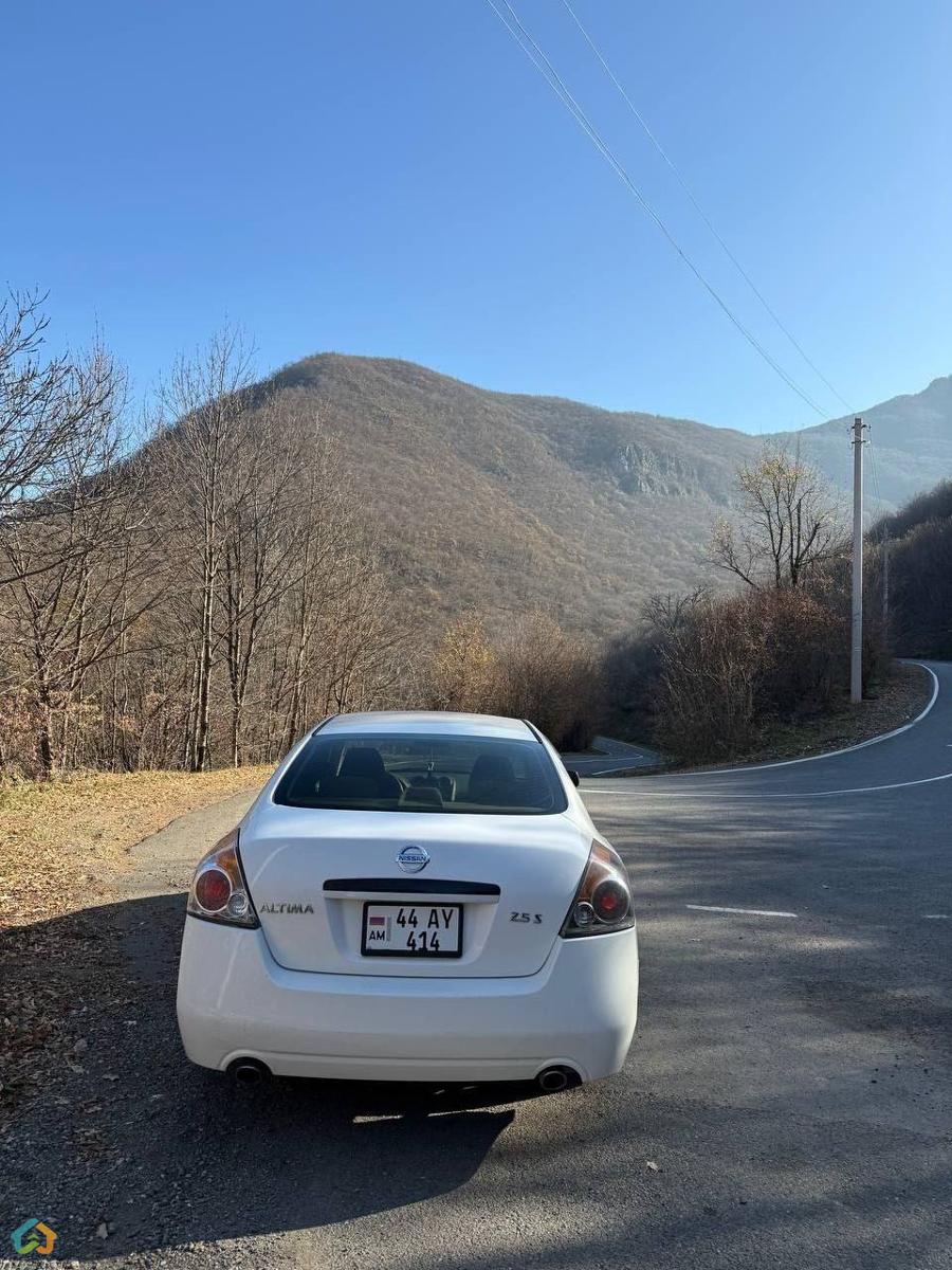 Nissan Altima S - image 3