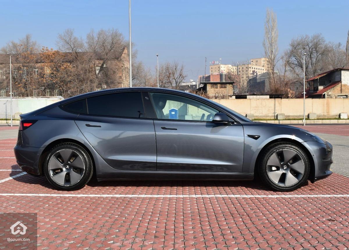 Tesla model 3 - image 4
