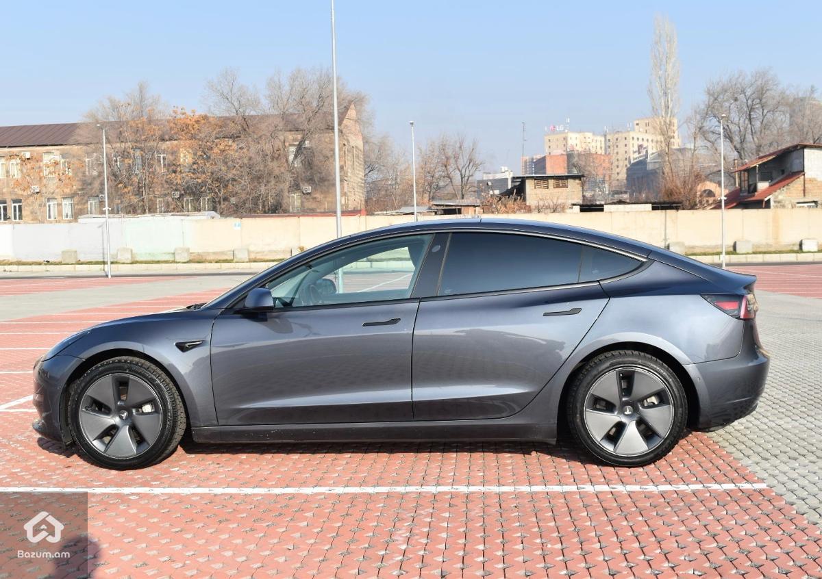 Tesla model 3 - image 3