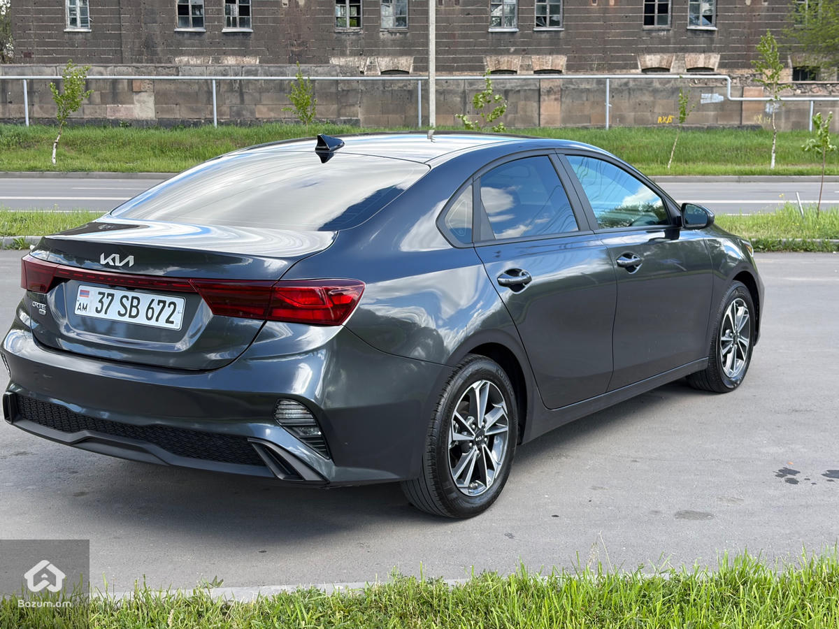 Kia Forte - image 6