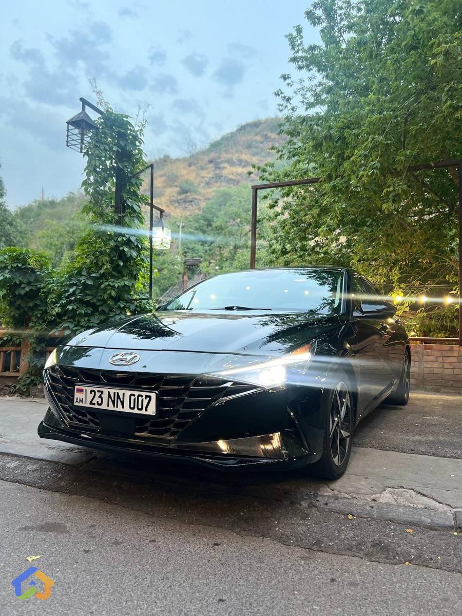 Hyundai Elantra Black Edition Sel + - image 3