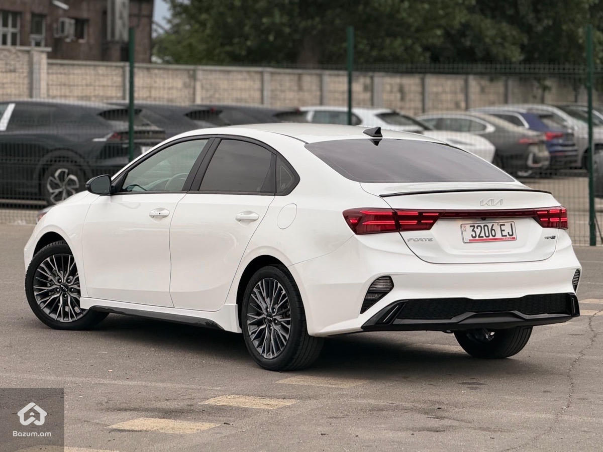 kia Forte - image 3