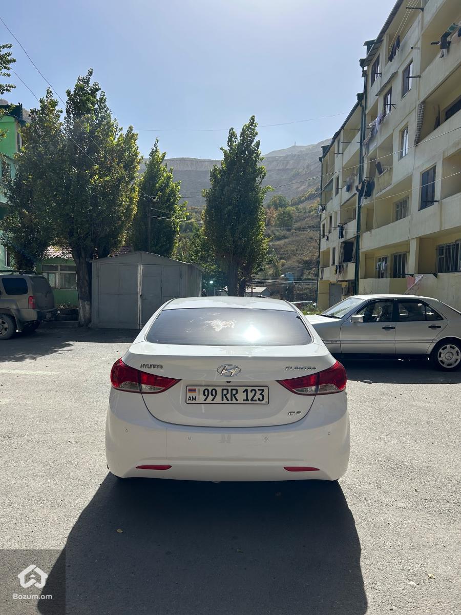 HYUNDAI ELANTRA - image 7