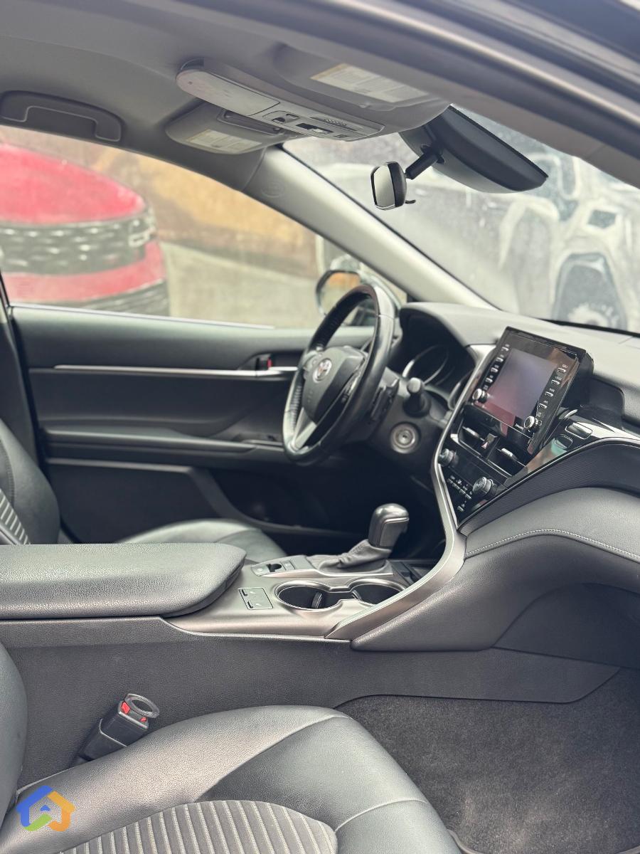 Toyota Camry - image 6