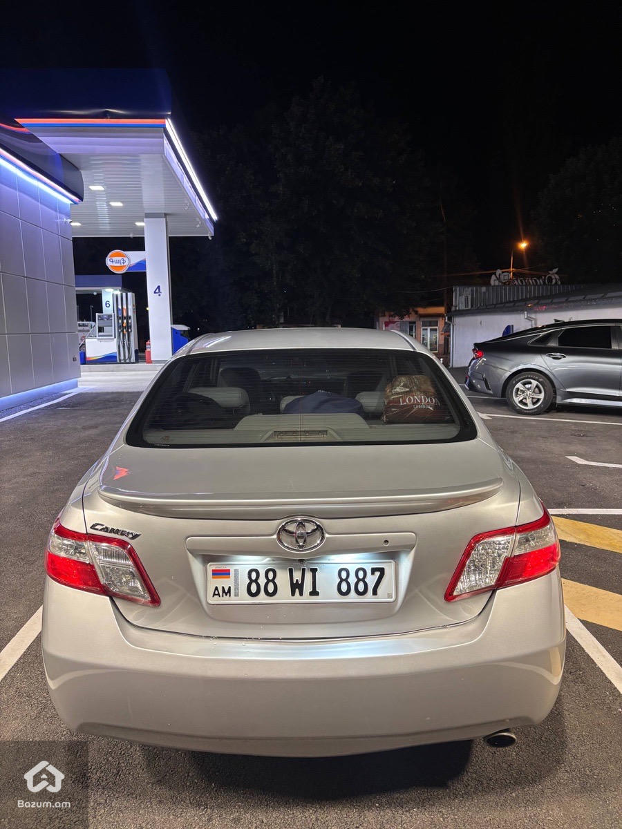 Toyota camry - image 3