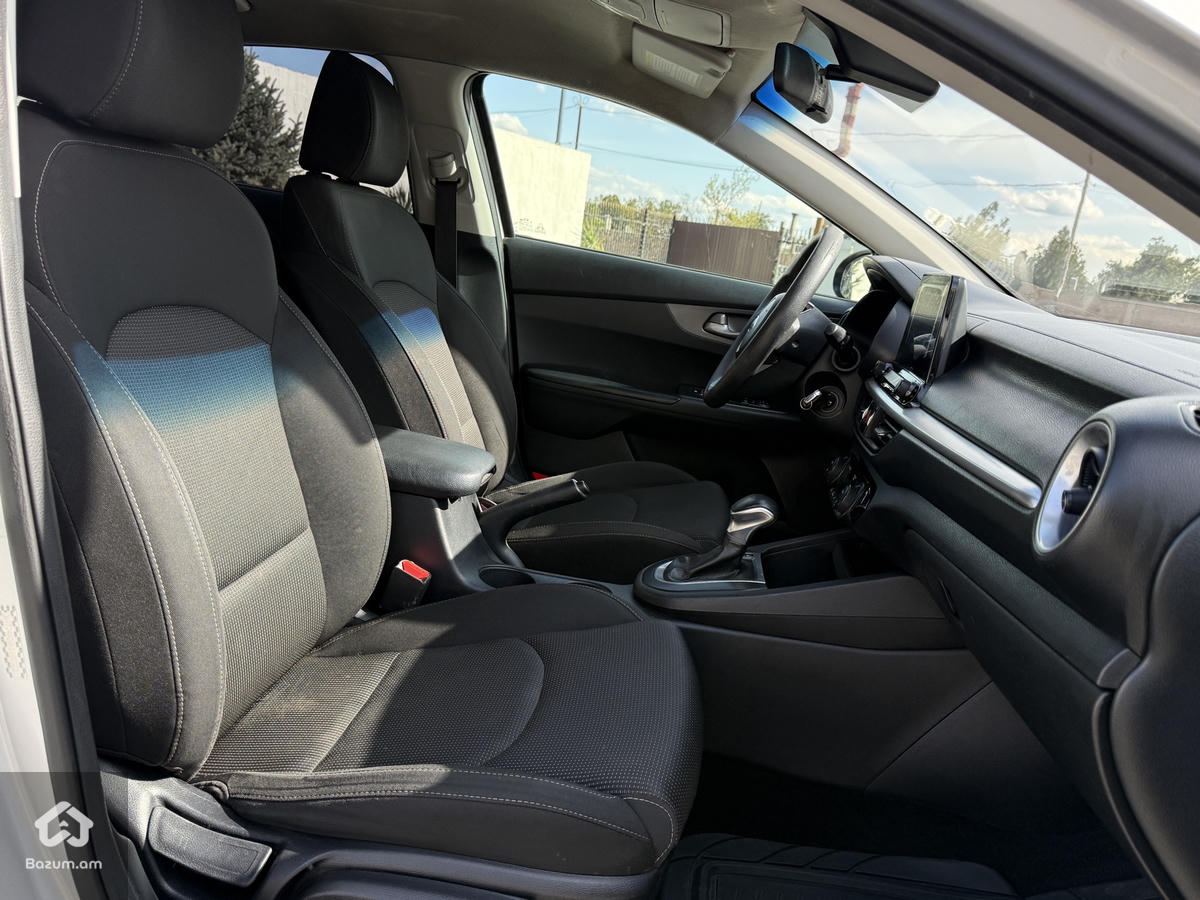 kia Forte - image 12