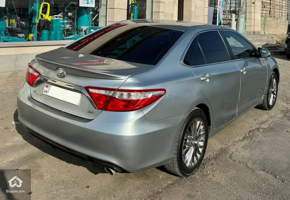 Toyota Camry 2016/17 SE - image 3