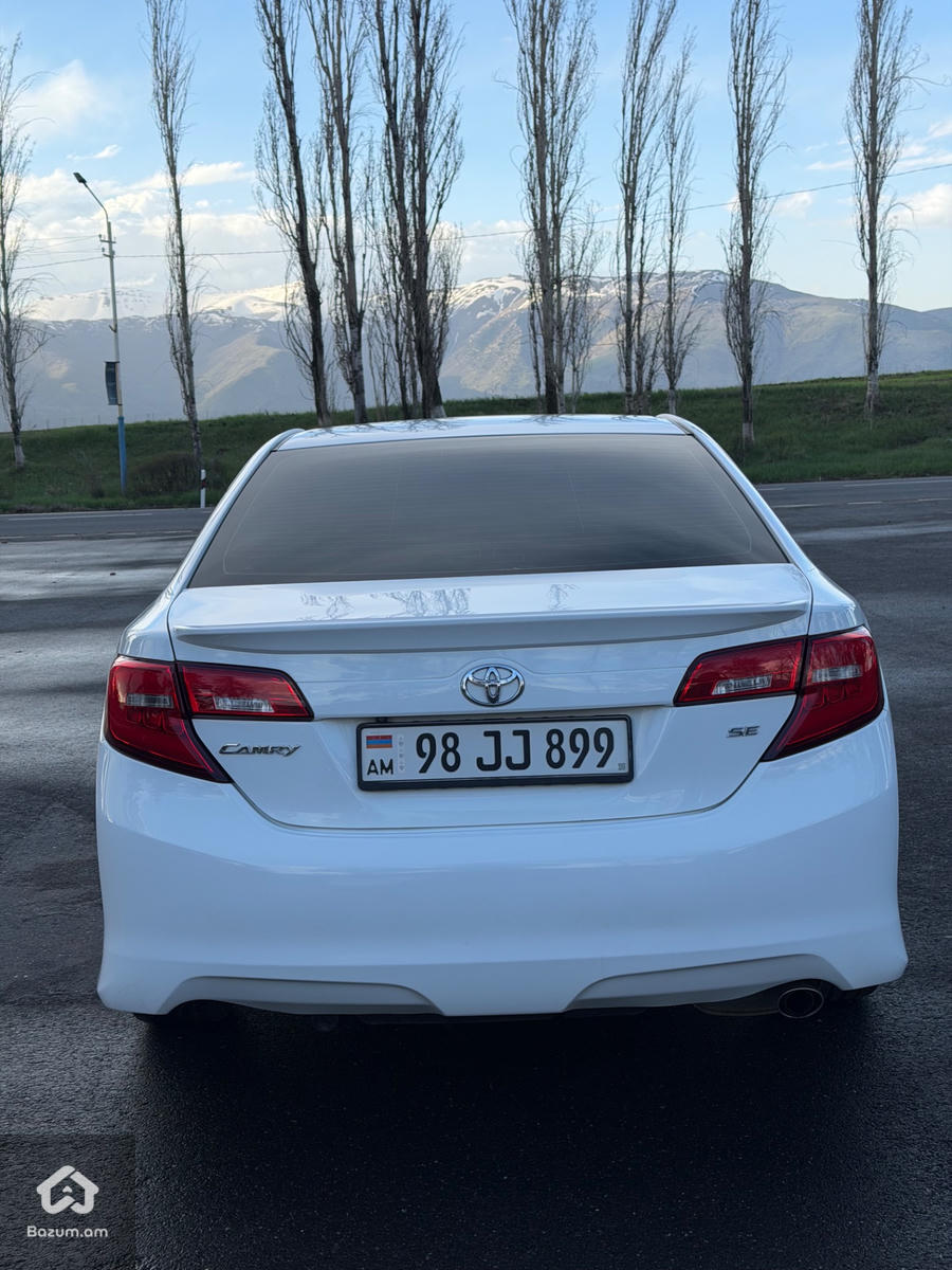 Toyota camry se - image 8