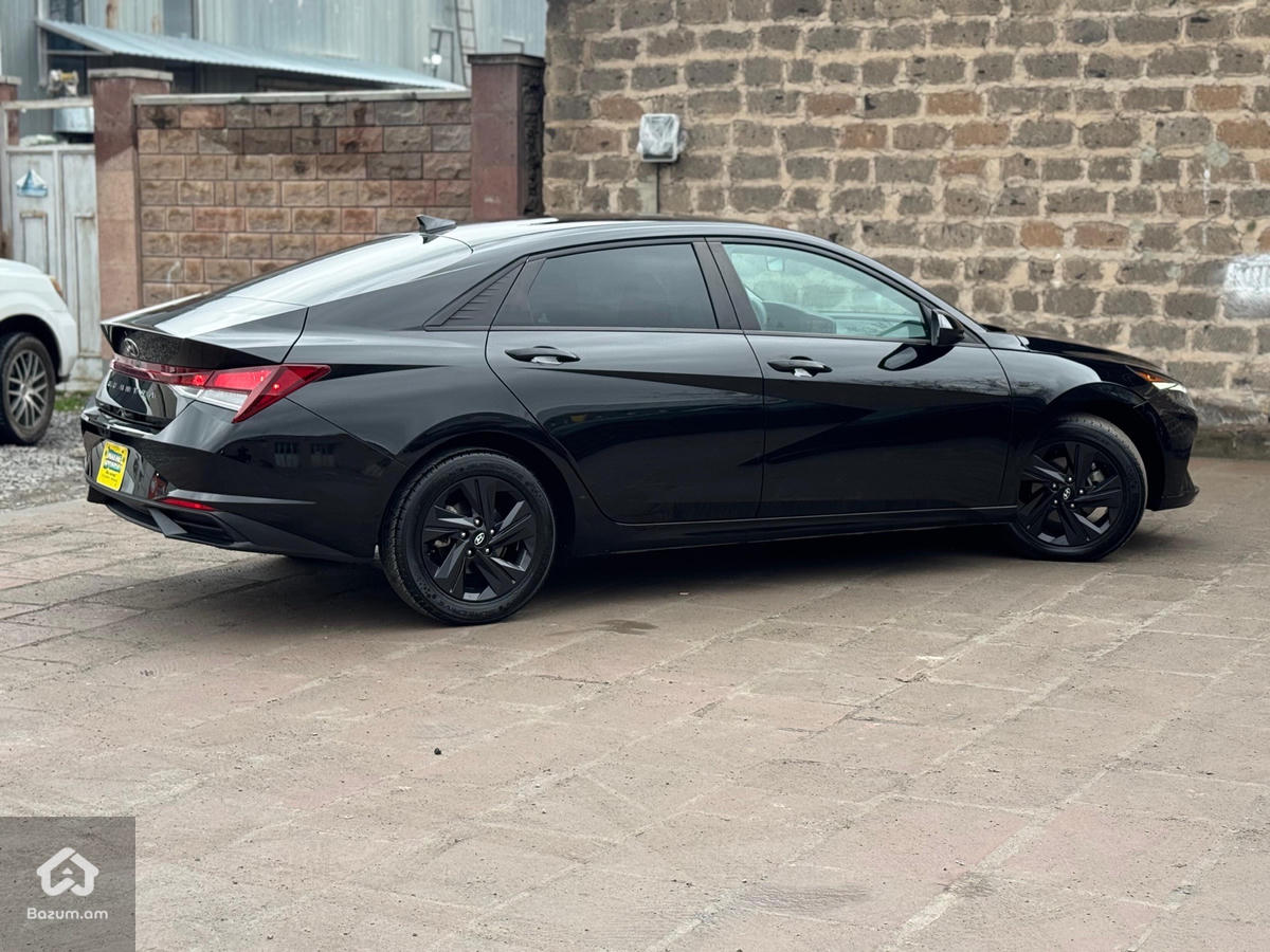 Hyundai Elantra - image 20