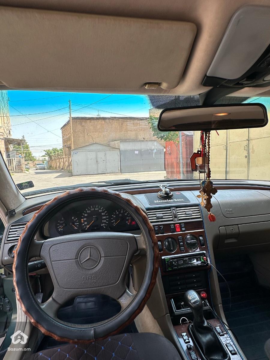 Mersedes Benz  - image 9