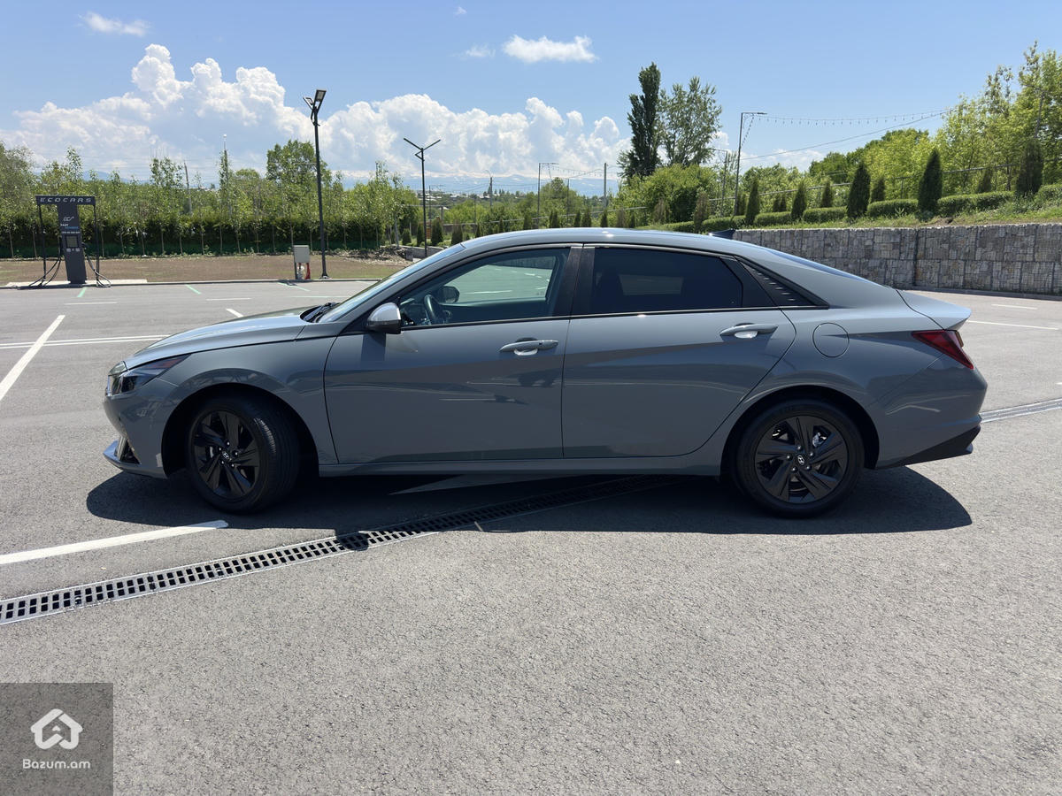 Elantra - image 6