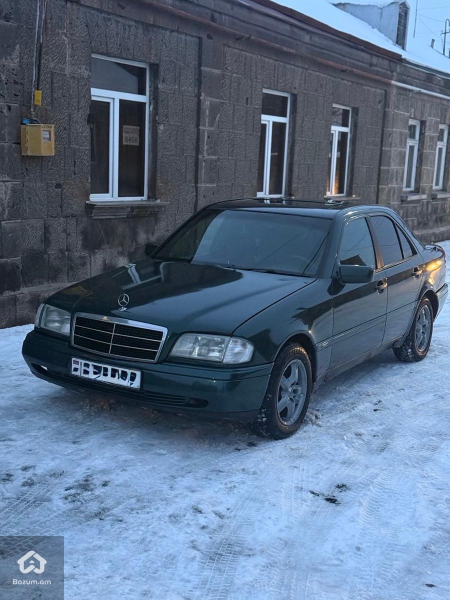 Mercedes-Benz C180 - image 1